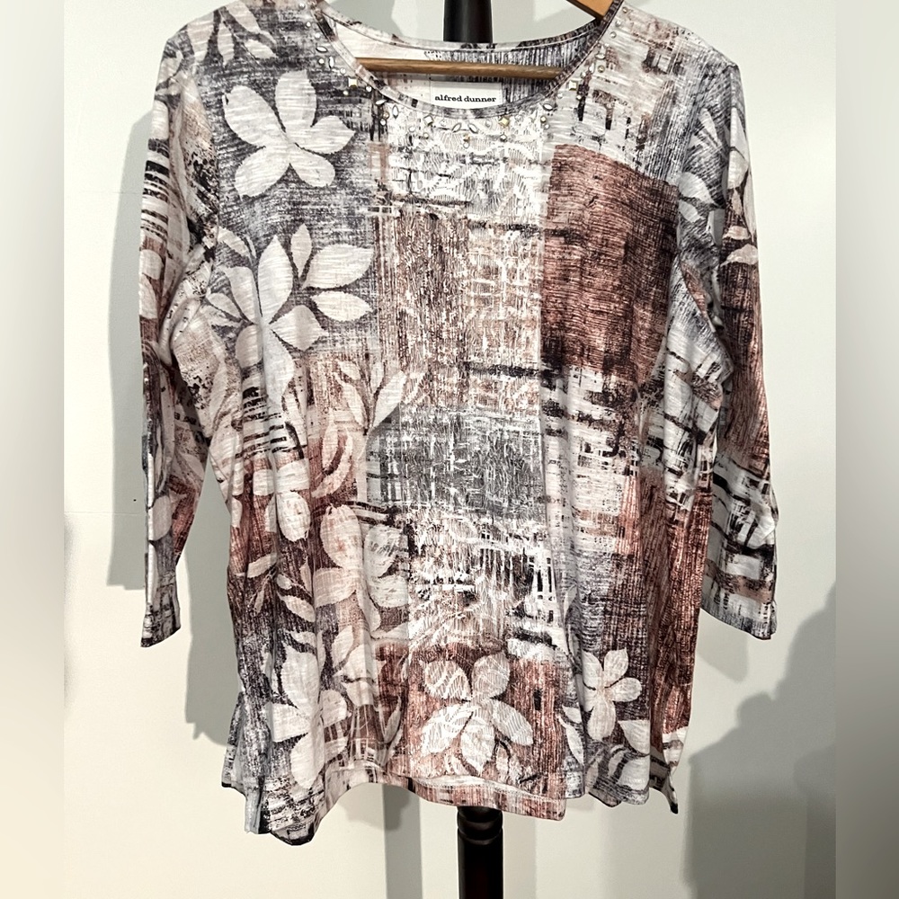 Alfred dunner Large Lace embellished 3/4 Sleeve Tunic Floral Top!